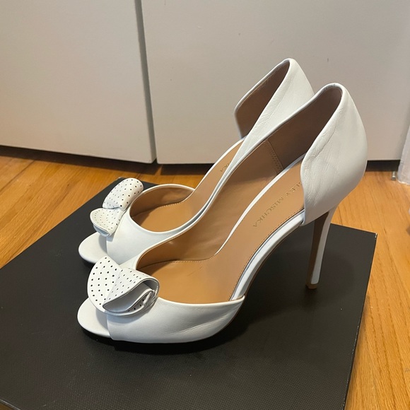 Badgley Mischka white leather stilettos size 10 - Picture 6 of 9